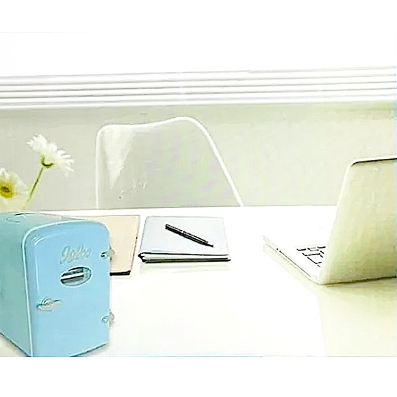 NEW Retro Mini Fridge - Picture 6 of 12